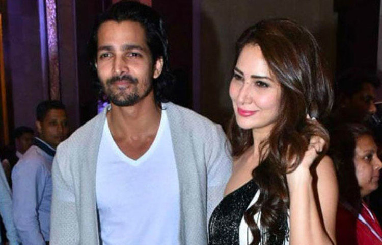 এক বন্ধুর মাধ্যমে কিম এবং হর্ষবর্ধনের আলাপ হয়েছিল। একটি ফ্যাশন শো-এ প্রথম দু’জনে ক্যামেরার সামনে আসেন। তারপর থেকেই তাদের মধ্যে নাকি ঘনিষ্ঠতার শুরু।