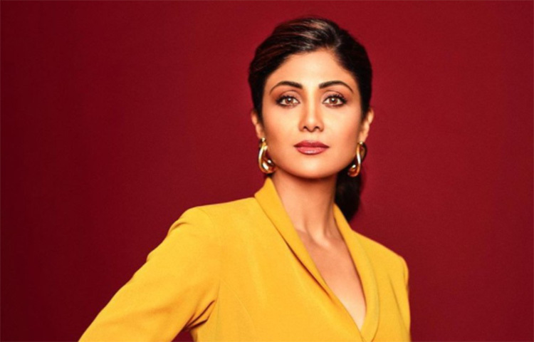 কিন্তু প্রতিযোগিতা চলাকালীন মারাত্মক বর্ণবিদ্বেষের শিকার হতে হয়েছিল তাকে। তখনও খবরের শিরোনামে উঠে এসেছিল শিল্পার নাম। ছবি: সংগৃহীত