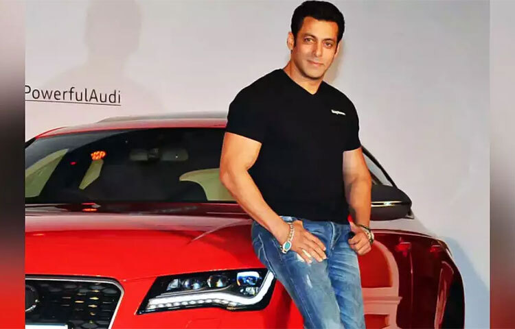 সম্প্রতি বুলেট নিরোধক গাড়ি কিনেছেন বলিউডের ‘ভাইজান’ সালমান খান। নিজের সুরক্ষার জন্য দেড় কোটি টাকা মূল্যের একটি টয়োটা ল্যান্ড ক্রুসার কিনেছেন তিনি। জানা যায়, বর্তমানে এই ধরনের প্রতিষ্ঠানটি থেকে আর তৈরি করা হয় না। ছবি: সংগৃহীত