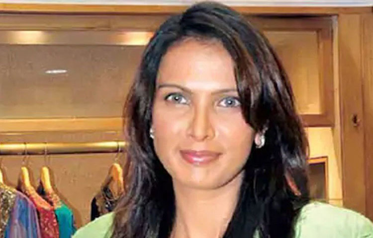 বিবেকা বাবাজি: ভারতের অন্যতম সেরা মডেল বিবেকার ঝুলন্ত দেহ উদ্ধার হয়। তার ঘর থেকে পাওয়া একটি ডায়েরিতে লেখা ছিল— আই কিল। সন্দেহ করা হয়, বয়ফ্রেন্ডের সঙ্গে মনোমালিন্যই তার এই পথ বেছে নেয়ার কারণ।