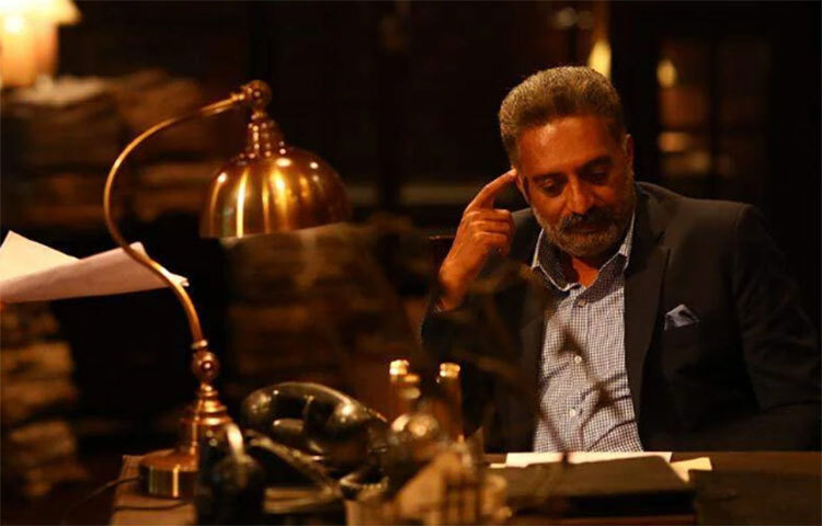 বেশিরভাগ দক্ষিণ ভারতীয় সিনেমাতে খলনায়কের চরিত্রে অভিনয় করলেও এই সিনেমায় প্রকাশ অভিনয় করেছেন ‘বিজেন্দর ইঙ্গালাগি’ নামে এক চরিত্রে। ছবি: সংগৃহীত