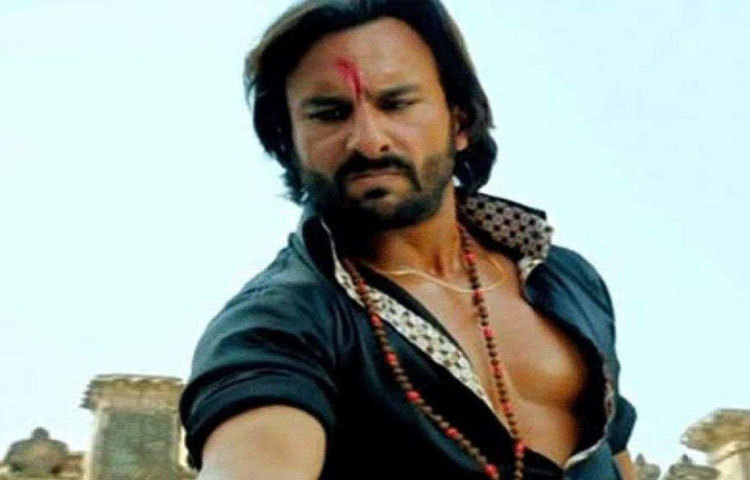 ২০১৩ সালে মুক্তি পায় সইফ আলি খানের ‘বুলেট রাজা।’ উত্তরপ্রদেশের এক ব্যক্তিকে নিয়ে এই সিনেমা। তাই ঠিক হয়েছিল যে সিনেমার নাম হবে ‘জয় রাম জি কী।’ কারণ, ওখানের মানুষ এই ভঙ্গিতেই কথা বলেন। কিন্তু, পরে পাল্টানো হয় নাম।