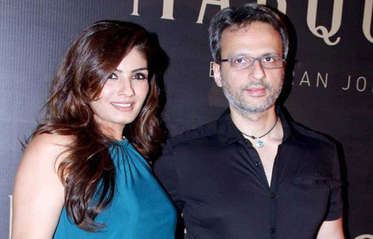 অন্য দিকে রাবিনা ট্যান্ডনও ভালো আছেন। ব্যবসায়ী অনিল থাদানির সঙ্গে পরিণয়সূত্রে আবদ্ধ হয়েছেন রাবিনা। ব্যক্তিগত জীবনে সুখী তিনিও।