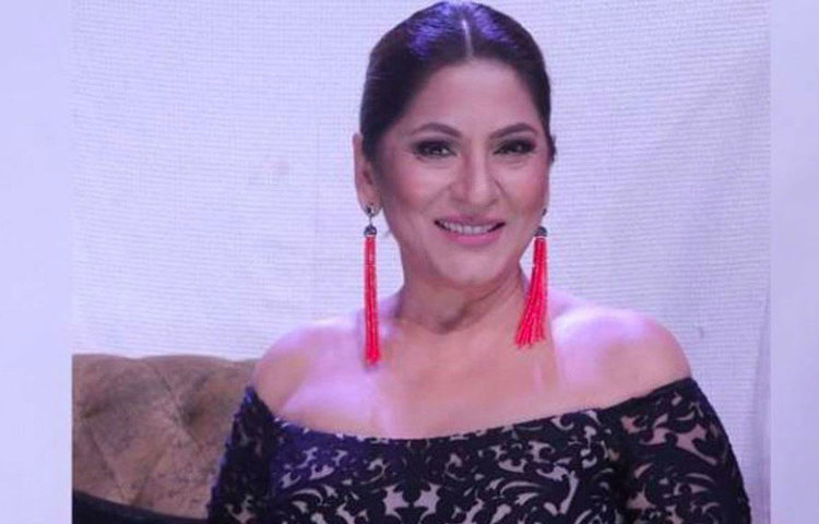 সাড়ে তিন দশকেরও বেশি সময় অর্চনা কাটিয়ে দিয়েছেন বলিউডে। তিনি ব্যর্থতায় কোনোদিন হার মানেননি। এ গ্রেড সিনেমা না হলে বি গ্রেড, নায়িকার ভূমিকা না পেলে সহনায়িকা- সব সুযোগকেই নিজেকে প্রমাণ করার হাতিয়ার হিসেবে গ্রহণ করেছেন।