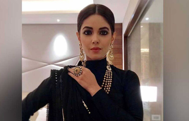 তবে মীরার দাবি, বলিউডে সবার জন্যই কাজ আছে। কারো কারো সময় হয়তো খারাপ যায়। তখন কাজের স্রোতে ভাটা আসে। তবে খারাপ সময় কেটেও যায়। সে বিষয়েও মীরা আত্মবিশ্বাসী।