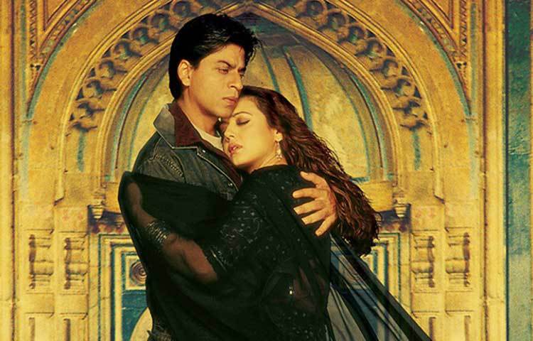 বীর-জারা: ভারতীয় বীর পাকিস্তানি জারার প্রেমে পড়েছিলেন। কিন্তু কাঁটাতার তাদের প্রেমের অন্তরায় হয়ে দাঁড়িয়েছিলেন। ভারতীয় চড় সন্দেহে ২২ বছর পাকিস্তানের জেলে কাটাতে হয়েছিল বীরকে। ২২ বছর পর বীর-জারা এক হন। তখনও তাদের মধ্যে এতটুকু প্রেমের ঘাটতি হয়নি।