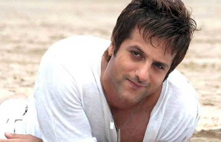 যার কথা হচ্ছে তিনি ফারদিন খান। স্টারডমের বোঝা জন্মের পর থেকে ফারদিন খানের উপরে চেপে বসেছিল। কারণ ফারদিনের জন্ম হয়েছিল ফিরোজ খানের ঘরে। জনপ্রিয় অভিনেতা ফিরোজ খানের ছেলে ফারদিন।