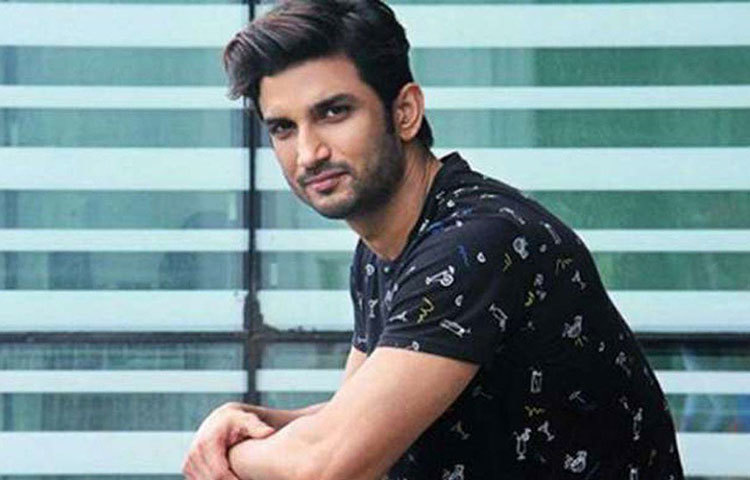 কিন্তু সুশান্ত সিংহ রাজপুতের মৃত্যু সব হিসেব উল্টে দিল। রাঘব বোয়ালদের মাঝে থেকে নিজের পরিচিতি গড়ে তোলা, চূড়ান্ত অবসাদগস্ত হয়েও মুখে হাসি ধরে রাখা এবং শেষমেশ নিজেকে শেষ করে দেওয়া... নাড়িয়ে দিয়েছে গোটা দেশকে। আর তাতেই বলিউডের ‘প্রিভিলেজ ক্লাব’-এর উপর রাগ গিয়ে পড়েছে সাধারণ মানুষের।