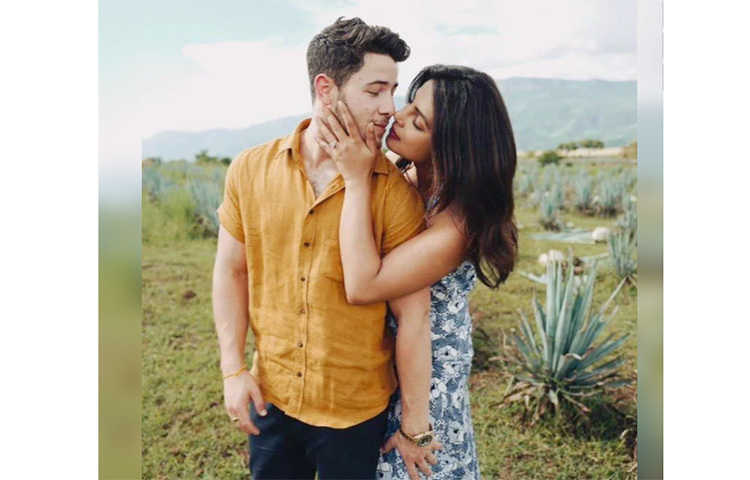 প্রিয়াঙ্কা চোপড়া তার সঙ্গী নিকের উদ্দেশ্যে সোশ্যাল মিডিয়ায় লিখলেন আমার চিরকালের ভ্যালেন্টাইন, আমি তোমাকে ভালবাসি। ছবি: ইনস্টাগ্রাম