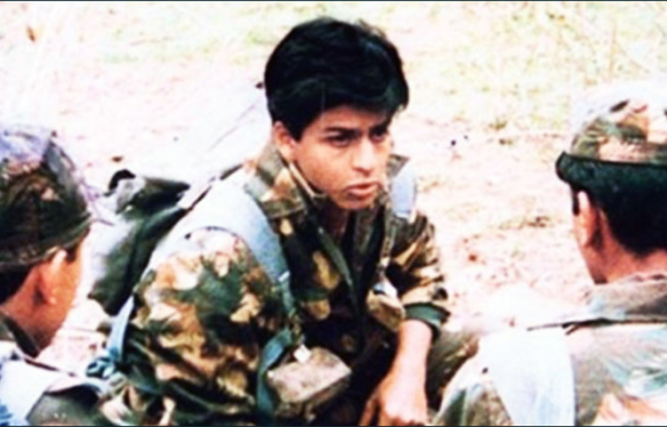 শাহরুখের নাম শোনেননি, এমন বলিউডপ্রেমী নেই। টেলিভিশনের পর্দায় ‘দিল দরিয়া’, ‘ফৌজি’ ও ‘সার্কাস’ সিরিয়ালে অভিনয় তিনি শুরু করেছিলেন। তারপর একলাফে বলিউডে প্রবেশ। ১৯৯২ সালে ‘দিওয়ানা’ হয়ে গিয়েছিলেন শাহরুখ। বাকিটা ইতিহাস! ’৯২ সালের ওই ফিল্মের পর দুনিয়াই বদলে গিয়েছিল শাহরুখের। তবে অনেকেরই হয়তো মনে নেই শাহরুখের মতোই সিরিয়ালের পর্দা থেকে বলিউডে জেঁকে বসেছেন বহু অভিনেতা। ছবি: সংগৃহীত