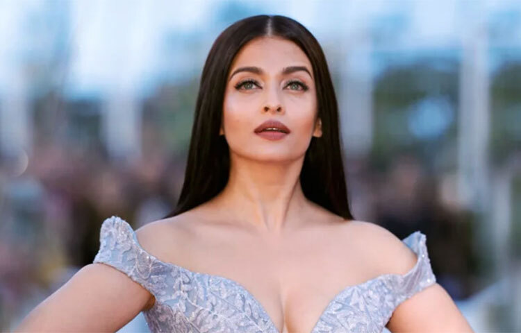 অর্থ উপার্জনের হিসেবে বর্তমানে বলিউডের শীর্ষস্থানীয় নায়িকাদের মধ্যে অন্যতম ঐশ্বরিয়া। শুধু সিনেমা নয়, আরও অনেকভাবেই আয় করেন ঐশ্বরিয়া। ছবি: সংগৃহীত