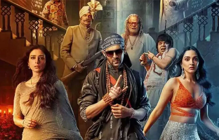 এই ছবির প্রথম পর্বে অভিনয় করে বলিউডের ‘খিলাড়ি’ অক্ষয় কুমার যেমন দর্শকদের মন জিতেছিলেন, কার্তিক আরিয়ানও ‘রুহ্ বাবা’র চরিত্রে অভিনয় করে দর্শকদের মনের মণিকোঠায় জায়গা করে নিয়েছেন। ছবি: সংগৃহীত