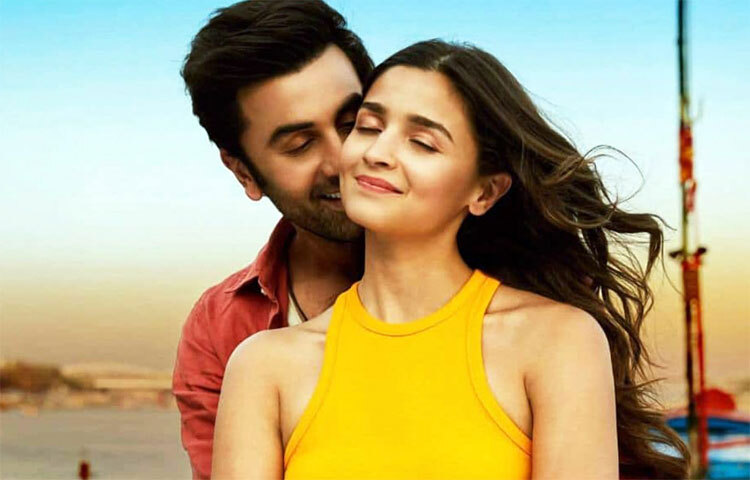 মুক্তির প্রথম দিনে ৭৫ কোটি রুপি উপার্জন করে এখন পর্যন্ত ‘ব্রহ্মাস্ত্র’-এর আয়ের পরিমাণ ২১৫ কোটি থেকে ২২৫ কোটির মধ্যে। ছবি: সংগৃহীত