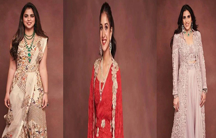 আম্বানি পরিবারের মেয়ে, বধূ এবং হবু বধূ, তিনজনেই পার্টিতে সেজেছিলেন প্রাচ্য পাশ্চাত্যের মেলবন্ধনে। ঈশা-শ্লোকা-রাধিকার পরনে ছিল ডিজাইনার অনামিকা খান্নার পোশাক।