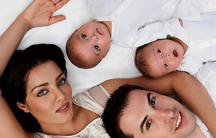 সেলিনা জেটলি এবং পিটার হ্যাগ: অস্ট্রেলিয়ার ব্যবসায়ী পিটার হ্যাগকে ২০১১ সালে বিয়ে করেন সেলিনা। সেটাও ছিল তার কাছে একটা নতুন জীবন। কিন্তু এর চেয়েও তার জন্য আরো অনেক খুশি অপেক্ষা করে ছিল। ২০১২ সালে ২৪ মার্চ উইন্সটন এবং বিরাজ নামে যমজ শিশু হয় তাদের।