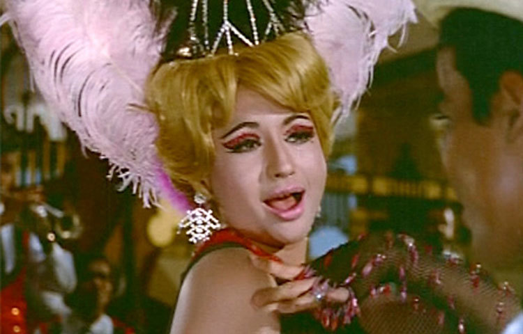 হেলেন: বলিউডের এক সময়ের এক চেটিয়া আইটেম গার্ল হেলেন বেশ দর্শপ্রিয়তা লাভ করেছিলেন।