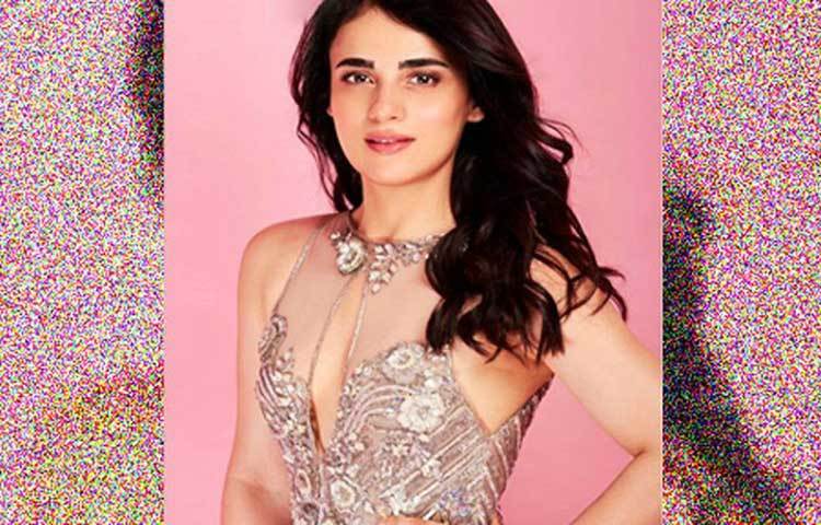 রাধিকার বাবা পেশায় একজন ব্যবসায়ী এবং মা চিত্রশিল্পী। পরিবারের আর্থিক অবস্থা খুবই স্বচ্ছল। রাধিকার ভাইয়ের নাম অর্জুন।