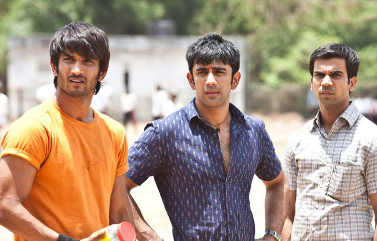 টেলিভিশন থেকে বলিউডে পা রেখেছিলেন ‘কাই পো চে’-র মাধ্যমে। বাণিজ্যিক ভাবে সে ছবি সফল। পছন্দ হয়েছিল ফিল্ম ক্রিটিকদেরও। এর পর মহেন্দ্র সিংহ ধোনির বায়োপিক ‘ধোনি: দ্য আনটোল্ড স্টোরি’ সুপার হিট। বলিউডে প্রতিষ্ঠা পেল সুশান্তের ক্যারিয়ার। তারপর একে একে ‘রাবতা’, ‘কেদারনাথ’, ‘পিকে’, ‘শুদ্ধ দেশি রোমান্স’, ‘ছিঁচোড়ে’র মতো মুভিতে অভিনয় করেছেন। সুশান্তের মৃত্যুতে বলিউডে শোকের ছায়া নেমে এসেছে।