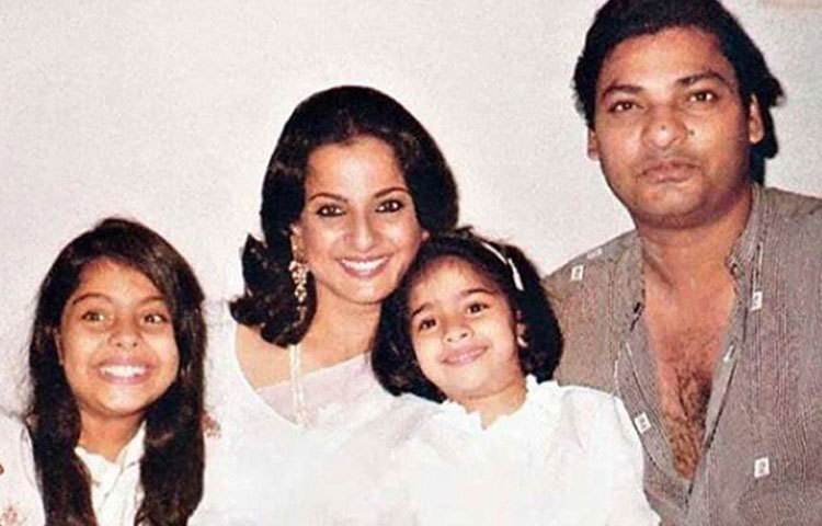 শশধরের ছেলে সমু ছিলেন একাধারে পরিচালক-কাহিনিকার-প্রযোজক। শশধর এবং অশোককুমারের বোন সতীরানি দেবীর ছেলে সমু বিয়ে করেছিলেন নায়িকা শোভনা সমর্থের মেয়ে তনুজাকে।