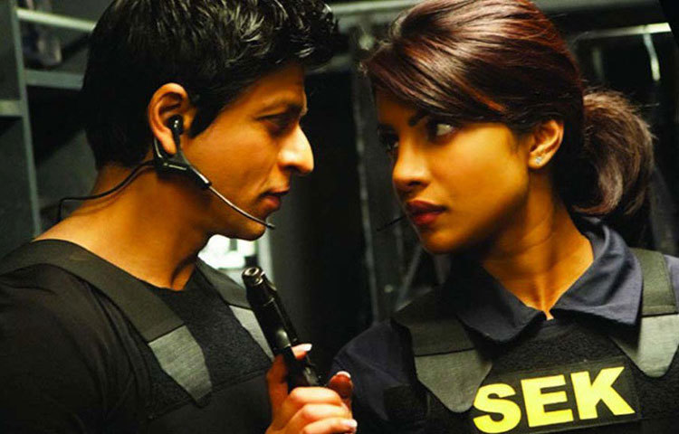 শোনা যায়, নিজের ক্যারিয়ারের প্রথম থেকেই শাহরুখের প্রতি তীব্র আকর্ষণ ছিল প্রিয়াঙ্কার। তবে শাহরুখের সঙ্গে তার অভিনয় লেন্সবন্দি হতে সময় লেগেছে। ২০০৬ সালে ‘ডন’ ছবিতে প্রথম একসঙ্গে দেখা যায় শাহরুখ-প্রিয়াঙ্কাকে।