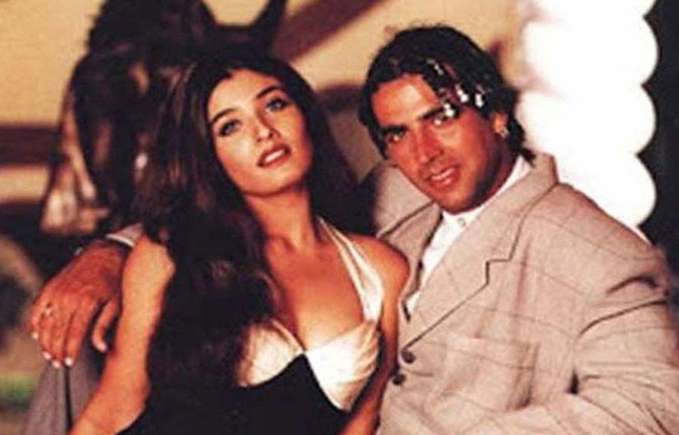 ১৯৯৪-১৯৯৫ সাল এই সময়ে বলিউডের অন্যতম চর্চিত জুটি ছিলেন রাবিনা ট্যান্ডন এবং অক্ষয় কুমার।