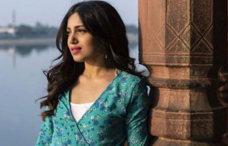 কোনোদিনই খুব বেশি আমিষ খাবার পছন্দ করতেনা না তবে টুকটাক আমিষ খাবারকে ছাড়তে পারছিলেন না। লকডাউনের মধ্যে সিদ্ধান্ত নেন, আর নয়। তারপরই মাছ, মাংস খাওয়াকে বিদায় জানান ভূমি পেদনেকর।
