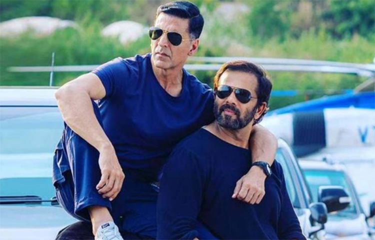 এছাড়া ২০২২ সালে জানুয়ারিতে মুক্তি পাওয়ার কথা ‘পৃথ্বীরাজ’-এর। মুক্তি পাওয়ার লাইনে দাঁড়িয়ে রয়েছে ‘রাম সেতু’, ‘বচ্চন পাণ্ডে ’, ‘ওএমজি ২’ এবং ‘রক্ষা বন্ধন’-ও। ছবি: সংগৃহীত