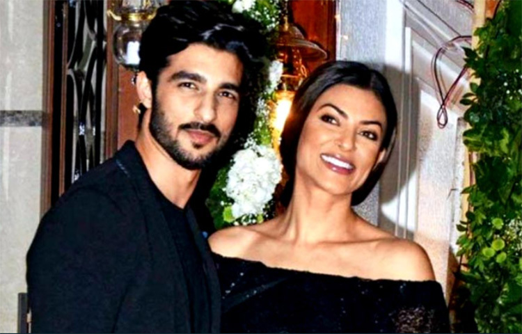 বিদায়ী বছরের ২৩ ডিসেম্বর সম্পর্ক ভেঙে যাওয়ার কথা ঘোষণা করেন সুস্মিতা সেন এবং রোহমান শল। তিন বছরের সম্পর্ক আগেই ভেঙে গিয়েছিল বলে জানিয়েছিলেন রেনে এবং আলিশার মা। ১৫ বছরের ছোট রোহমানের সঙ্গে আগের মতোই বন্ধুত্ব এবং ভালোবাসা বজায় থাকবে বলে দাবি সুস্মিতার। ছবি: সংগৃহীত