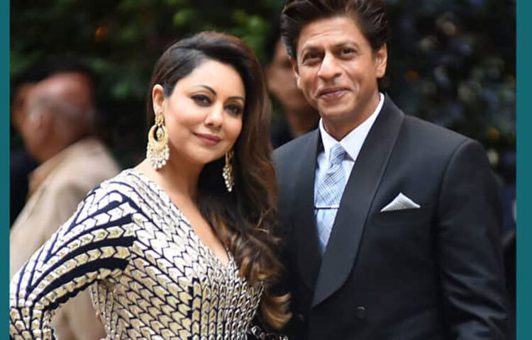 শাহরুখ খান-গৌরী খান: জীবনে সব কিছু হারাতে বসেও অবলম্বন হিসেবে পাশে পেয়েছিলেন গৌরীকে। আর সেই অবলম্বনই এগিয়ে যেতে সাহায্য করেছিল বলিউডের বাদশা শাহরুখ খানকে। বিয়ের এতো বছর পরেও অটুট তাদের সম্পর্ক। ব্যস্ততা, খ্যাতি, বিতর্ক, কিছুই প্রভাবিত করতে পারেনি তাদের। ছবি: সংগৃহীত
