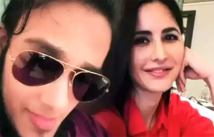 ‘স্ট্রাগলিং’ অভিনেতা মনভিন্দর নাকি ক্যাটরিনাকে নেটমাধ্যমে ‘স্টক’ করছিলেন বহু দিন ধরেই। বার বার বিয়ের প্রস্তাব দিচ্ছিলেন অভিনেত্রীকে। শুধু তা-ই নয়, ক্যাটরিনার সঙ্গে নিজের ছবি জুড়ে বিকৃত ছবি এবং ভিডিও পাঠাতেন ক্যাটকে। ছবি: সংগৃহীত