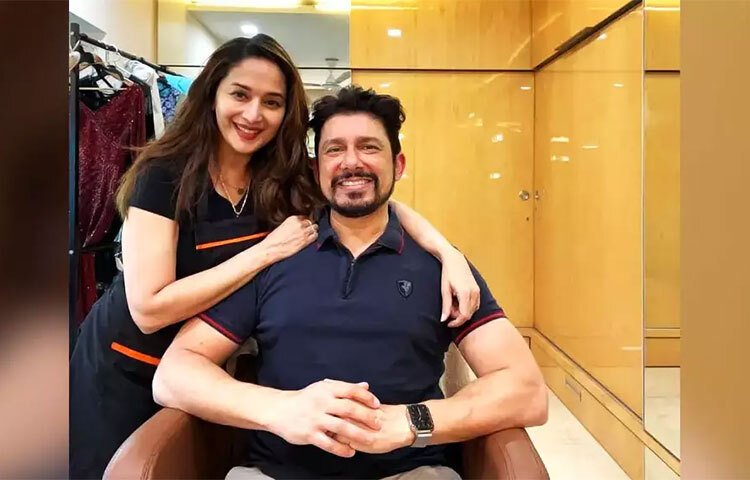 বলিউডজগতে অভিনয় ও নৃত্য পারদর্শিতায় দর্শকদের মন জয় করে নিয়েছেন মাধুরী দীক্ষিত। সম্প্রতি অভিনেত্রী তার স্বামীর সঙ্গে মুম্বাইয়ের বোরলি এলাকায় পাঁচ হাজার বর্গফুটের একটি ফ্ল্যাটে থাকতে শুরু করেছেন। ছবি: সংগৃহীত