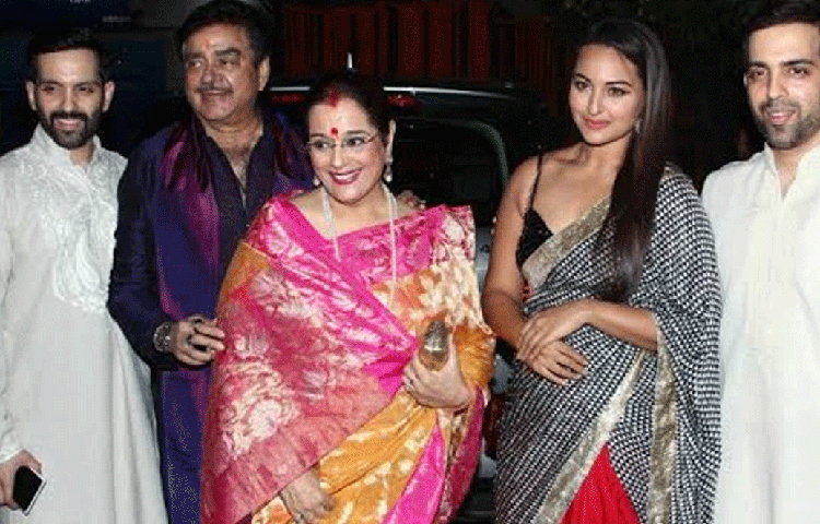 শত্রুঘ্ন সিনহা এবং পুনম সিনহা: শত্রুঘ্ন এবং পুনম যা চেয়েছিলেন তার চেয়ে অনেক বেশি পেয়েছেন, সে জন্য নিজেদের খুব লাকি মনে করেন তারা। সোনাক্ষী সিনহ ছাড়াও তাদের আরো দুই সন্তান রয়েছে। যমজ। লব সিনহা এবং কুশ সিনহা।