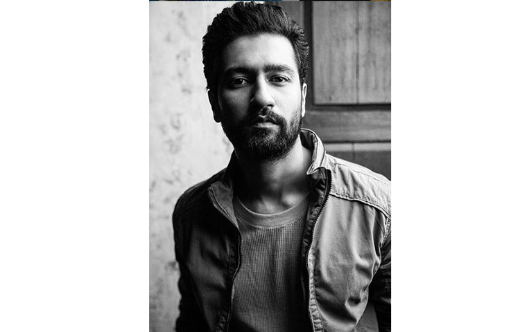 ইলেকট্রনিক্স অ্যান্ড টেলি কমিউনিকেশনসে ইঞ্জিনিয়রিং করেন বিকি কৌশল।