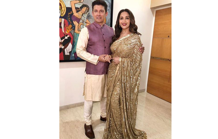 ১৯৯৯ সালে চিকিৎসক শ্রীরাম নেনের সঙ্গে গাঁটছড়া বাঁধেন মাধুরী দিক্ষীত, বিয়ের পর হাওয়াইতে মধুচন্দ্রিমা কাটান বলিউডের ধকধক গার্ল।