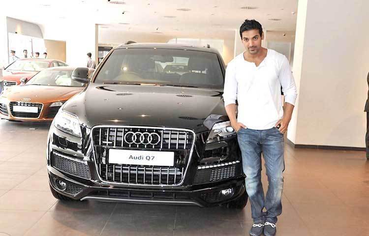 জন অ্যাব্রাহাম: ওডি ব্র্যান্ডের গাড়িটি আব্রাহাম ২ কোটি টাকায় কিনেছেন।