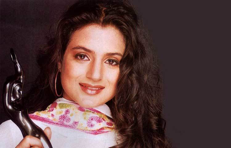 মুম্বাইয়ের স্কুল থেকে পড়াশোনা শেষ করার পর উচ্চশিক্ষার জন্য আমেরিকা পাড়ি দেন ফারদিন। সেখানে আমিশা পটেলের সঙ্গে তার বন্ধুত্ব হয়ে যায়। আমিশাও সে সময় আমেরিকাতেই পড়ছিলেন।