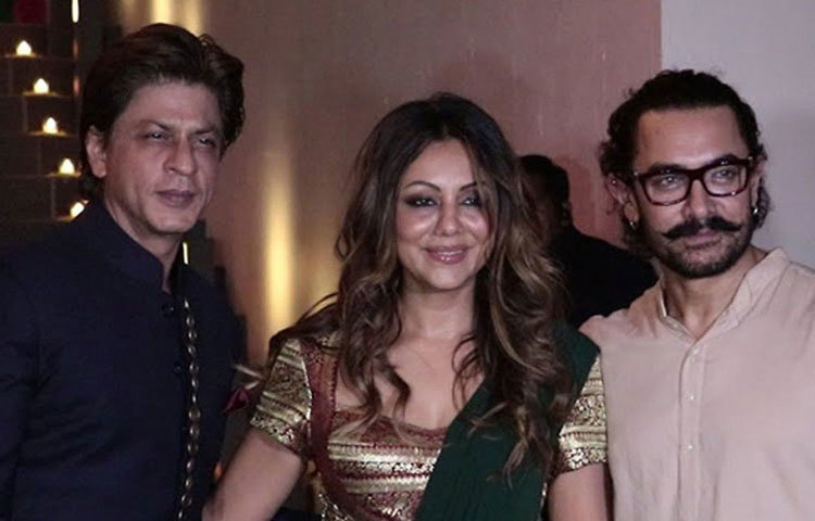 সাহায্যে এগিয়ে আসার আশ্বাস মেলেনি বলিউডের দুই খান শাহরুখ এবং আমিরের থেকেও। সোশ্যাল মিডিয়ার একাংশ ইতিমধ্যে বলিউডের বাদশাকে নিয়ে প্রশ্ন তুলেছেন। করোনা মোকাবিলায় শাহরুখের অনুদান কত? কেন তিনি চুপ? এই নিয়ে শুরু হয়েছে বিতর্কও।