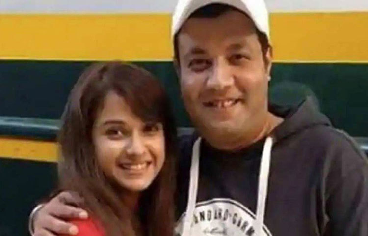 এই সংস্থার কর্মী হিসেবে দিশা ডিল করতেন বিনোদন জগতের তারকাদের সঙ্গে। কাজ করেছেন বরুণ শাহ, ভারতী সিংহ, রিয়া চক্রবর্তী এবং কিছু সময়ের জন্য ঐশ্বরিয়া রায় বচ্চনের সঙ্গেও।