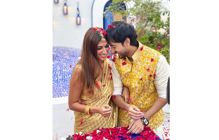 ‘সব কুশল মঙ্গল’ অভিনেতা তথা পদ্মিনী কোলাপুরীর ছেলে প্রিয়াঙ্ক কে শর্মা, বান্ধবী শাজা মোরানির সঙ্গে সাত পাকে বাঁধা পড়েন ৪ ফেব্রুয়ারি। ছবি: ইনস্টাগ্রাম