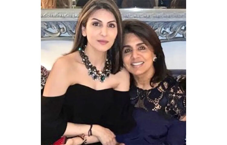 কাপুর পরিবারের আরও এক মা-মেয়ের জুটি নীতু কাপুর ও মেয়ে ঋদ্ধিমা কাপুর। ছবি: সংগৃহীত