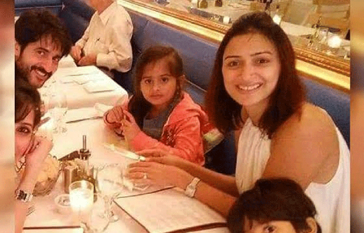 হিতেন তেজওয়ানি এবং গৌরী প্রধান: টিভি শো কুটুম্ব-এ প্রথম দুজনের দেখা। দুবছর ডেট করার পর ২০০৪ সালে তারা বিয়ে করেন। ২০০৯ সালে ১১ নভেম্বর যমজ সন্তানকে স্বাগত জানান তারা। একটা মেয়ে এবং একটা ছেলের জন্ম হয়।