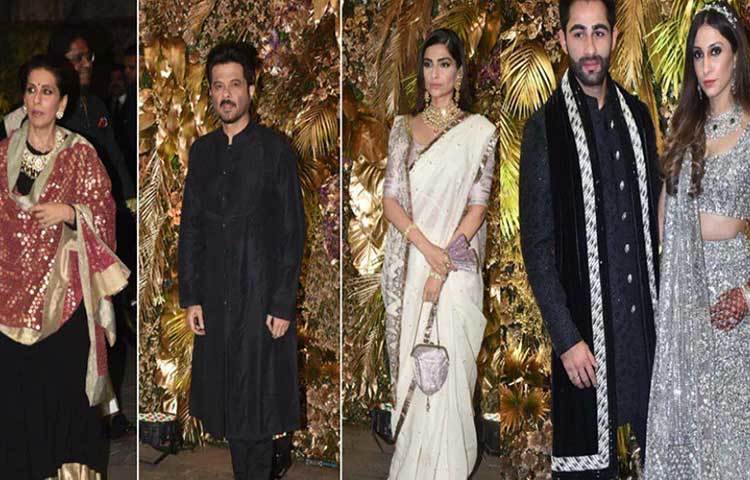 স্ত্রী সুনীতা এবং মেয়ে সোনমকে নিয়ে নিমন্ত্রণ রক্ষা করেন অনিল কাপুর। সপরিবারে উপস্থিত ছিলেন সঞ্জয় কাপুরও।