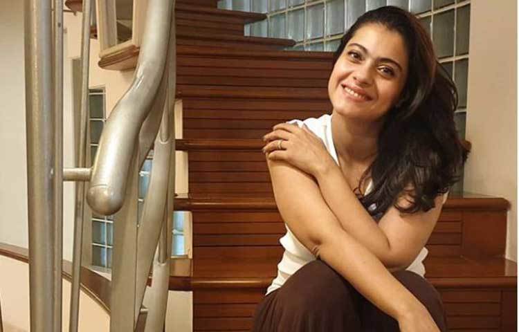 শুধু তাই নয়, বলিউডে মিটু শুরু হওয়ার পর মহিলাদের সঙ্গে ব্যবহার করার সময় অন্তত সাতবার ভেবে তবেই পুরুষরা কথা বলেন। অর্থাৎ বলিউডে বদল এসেছে, এ কথা হলফ করে বলা যায় বলেও মন্তব্য করেন বাঙালি অভিনেত্রী। তবে মিটু শুরু হওয়ার পর বলিউডের পাশাপাশি গোটা দেশের পুরুষদের মধ্যেও বেশ কিছুটা বদল এসেছে বলে মনে করেন কাজল।