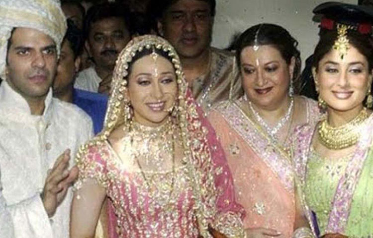 এরপর মূলত ববিতার ইচ্ছেতেই কারিশমার বিয়ে হয় দিল্লির ব্যবসায়ী সঞ্জয় কাপুরের সঙ্গে। সঞ্জয় ছিলেন ডিভোর্সি। ববিতা ভেবেছিলেন ধনী পরিবারে তার মেয়ে সুখে থাকবে। কিন্তু সেই ইচ্ছে পূর্ণ হয়নি। কারিশমার ১৩ বছরের দাম্পত্য ভেঙে যায় ২০১৬ সালে। তার অশান্ত দাম্পত্য প্রভাব ফেলেছিল কারিনার উপর। তিনি এক সাক্ষাৎকারে বলেছিলেন, কোনোদিন বিবাহিত পুরুষের সঙ্গে সম্পর্কে জড়াবেন না।