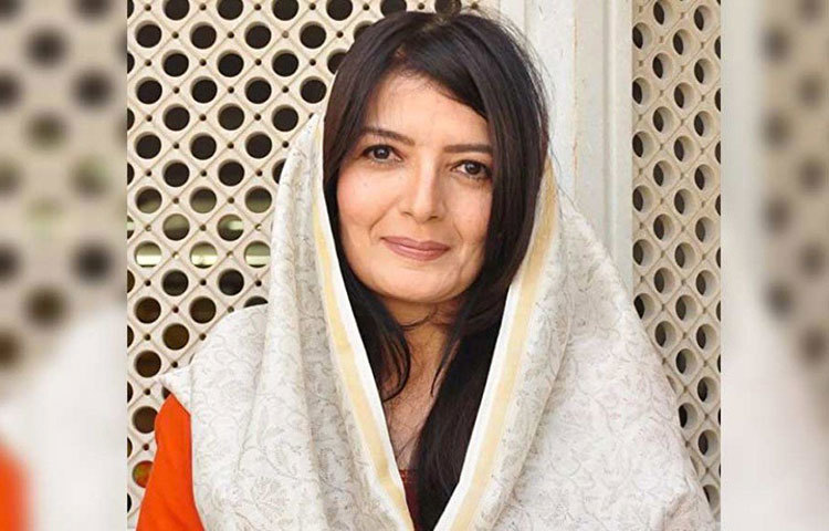 ১৯৮৮ সালে সোনু অভিনয় করেছিলেন ‘খুন ভরি মাঙ্গ’-এ। রেখা, কবীর বেদির পাশাপাশি নবাগতা হিসেবে তিনিও নজর কেড়েছিলেন এই ছবিতে।