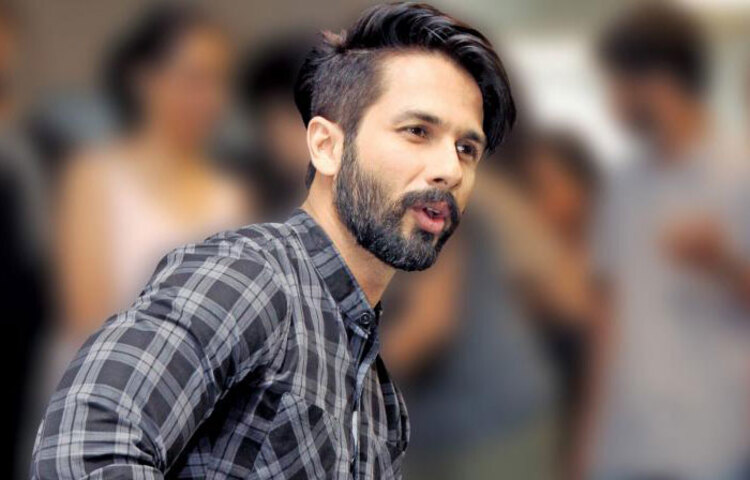 বেশ কয়েক বছর ধরে আমিষ খাবারকে বিদায় জানিয়ে নিরামিষ খেয়ে দিন কাটাচ্ছেন শহিদ কাপুর।