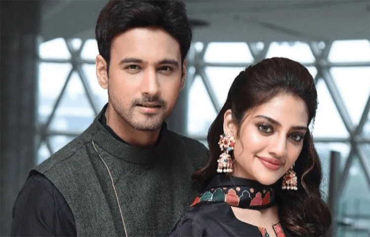 ২০১৭ সালে যুগলের প্রথম ছবি- ‘ওয়ান’। তখন থেকে তাদের আলাপ, বন্ধুত্ব। তারপর ২০২০ সালে ‘এসওএস কলকাতা’-র শুটিংয়ের সময় থেকে ঘনিষ্ঠতা বাড়ে যশ এবং নুসরাতের মধ্যে। ছবি: সংগৃহীত