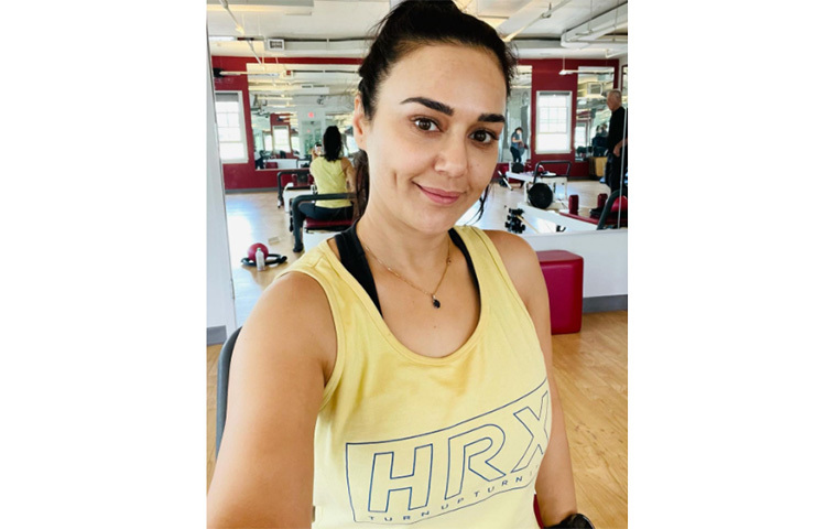 প্রীতি জিনতা ৪৬ বছরে পৌঁছেও নিয়মিত শরীরচর্চা ও নিয়মিত ডায়েটে ধরে রেখেছেন যৌবন। ছবি: সংগৃহীত