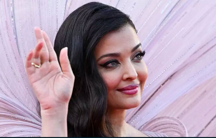 স্বামীর চেয়ে উপার্জনের দিক থেকেও এগিয়ে রয়েছেন তাদের শীর্ষ তালিকায় আছেন ঐশ্বরিয়া। ছবি: সংগৃহীত