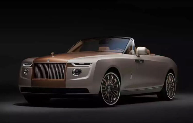 উপহার হিসাবে কখনও তারা পেয়েছেন স্বর্ণমুদ্রা, কখনও আবার পেয়েছেন রোলস রয়েস, বিএমডবিøউ-র মতো বিলাসবহুল গাড়ি। ছবি: সংগৃহীত